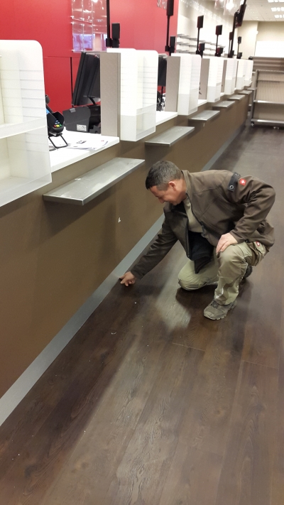 Passgenaue Ladenbaumontage