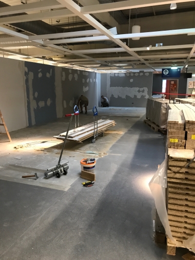 Ladenbaumontage im Möbelhaus