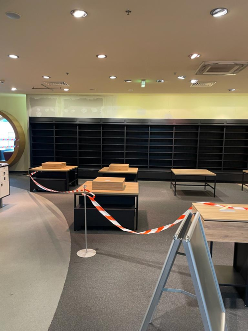 Ladenbaumontage in einem Einkaufszentrum