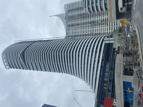 Küchen- und Badeinrichtungen in einem Wiener Hochhaus